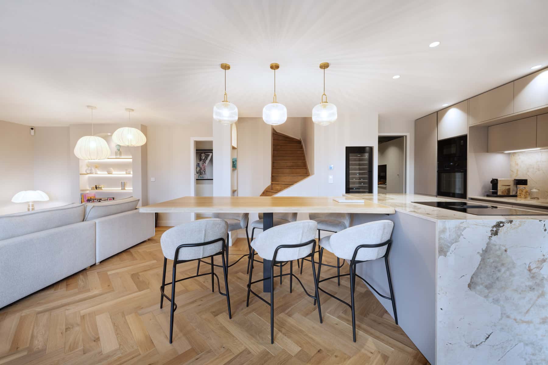 Cuisine avec des plans de travail en Dekton Khalo