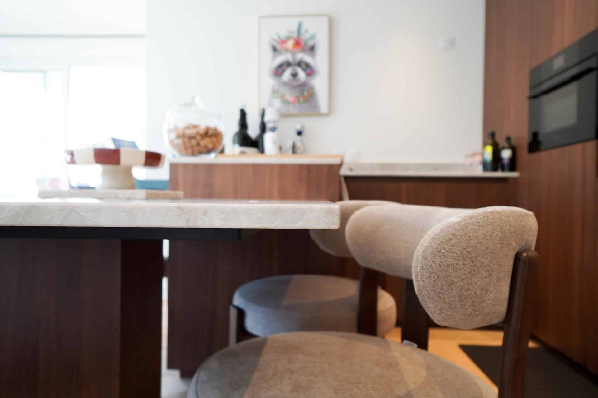 Table et îlot central en quartzite Taj Mahal